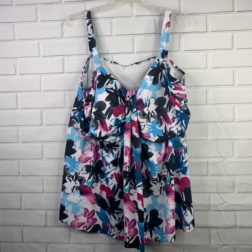 NWT Swimsuits for All tankini top molded built in bra floral white blue size 32